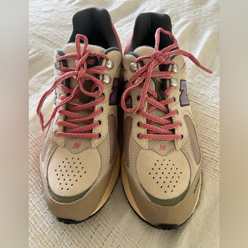 New Balance Beige and Pink Sneakers - Picture 6 of 9